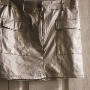Chic Silver Mini Skirt with Pockets